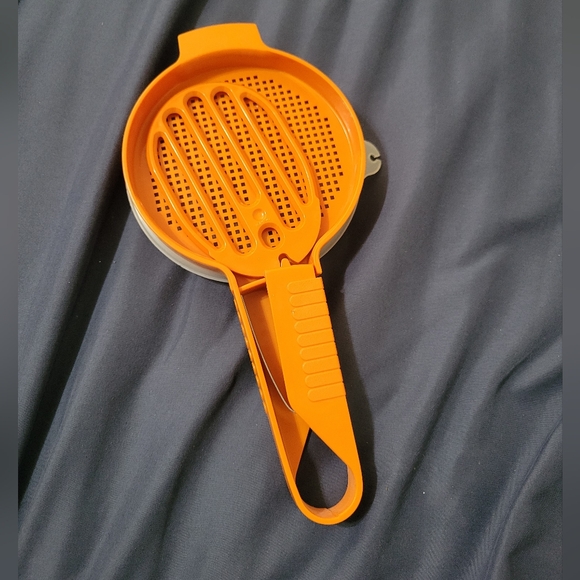 Tupperware 9” Orange Plastic Hand Squeeze Sifter Grater Kitchen Tool With Lid - Picture 1 of 3